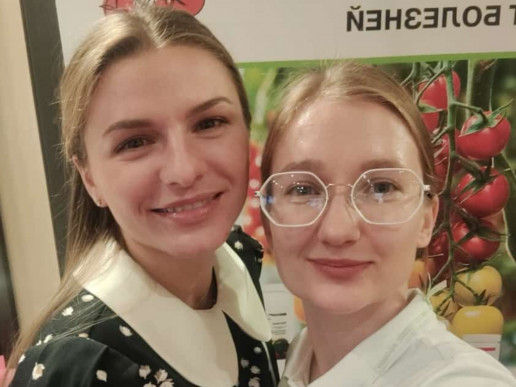 Селезнева Валерия Михайловна, Черникова Софья Игоревна  (слева направо)